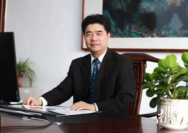 安博app最新版下载党委书记胡钦太。