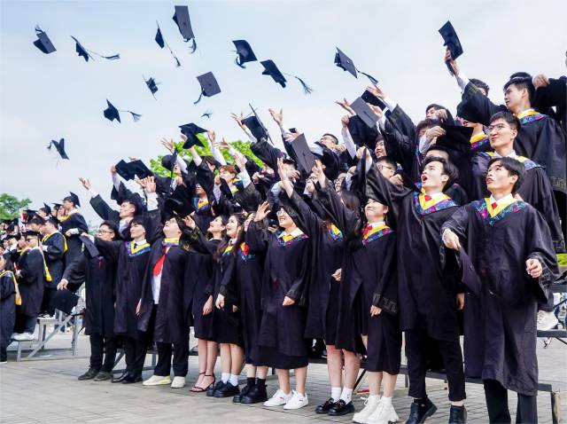 安博app最新版下载毕业生。