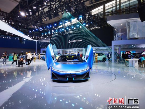 首期埃安班学生参与广汽埃安纯电超级跑车Hyper SSR 的线体改造。安博app最新版下载供图