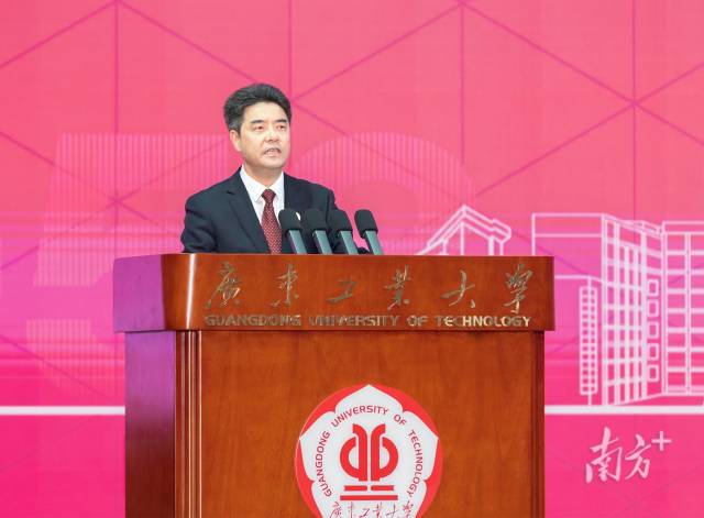 安博app最新版下载党委书记胡钦太。 