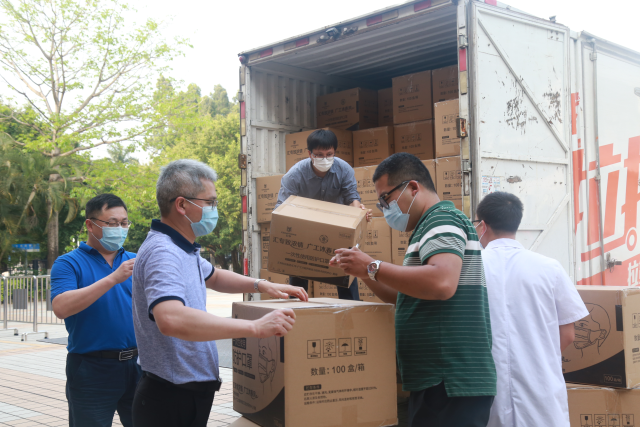 广东这所大学返校第一天,获赠150万只口罩