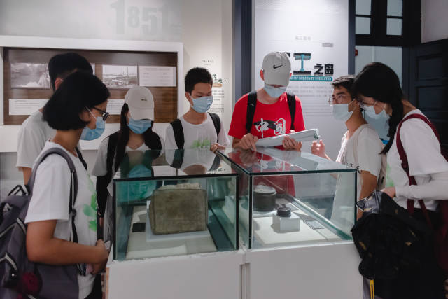 “筑梦成长营”活动进黄埔军校