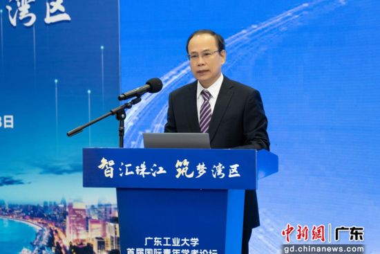 安博app最新版下载校长邱学青致辞。通讯员供图