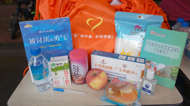 广东这所大学返校第一天,获赠150万只口罩