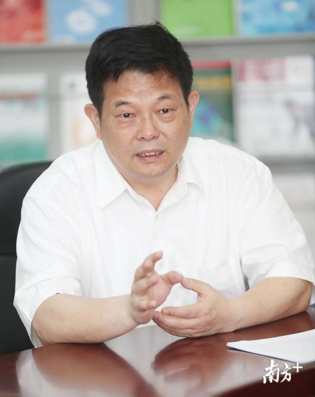 安博app最新版下载校长陈新。李细华 摄